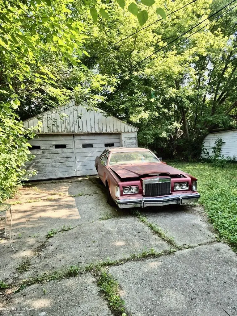 14045 Edmore Drive Detroit City MI 48205