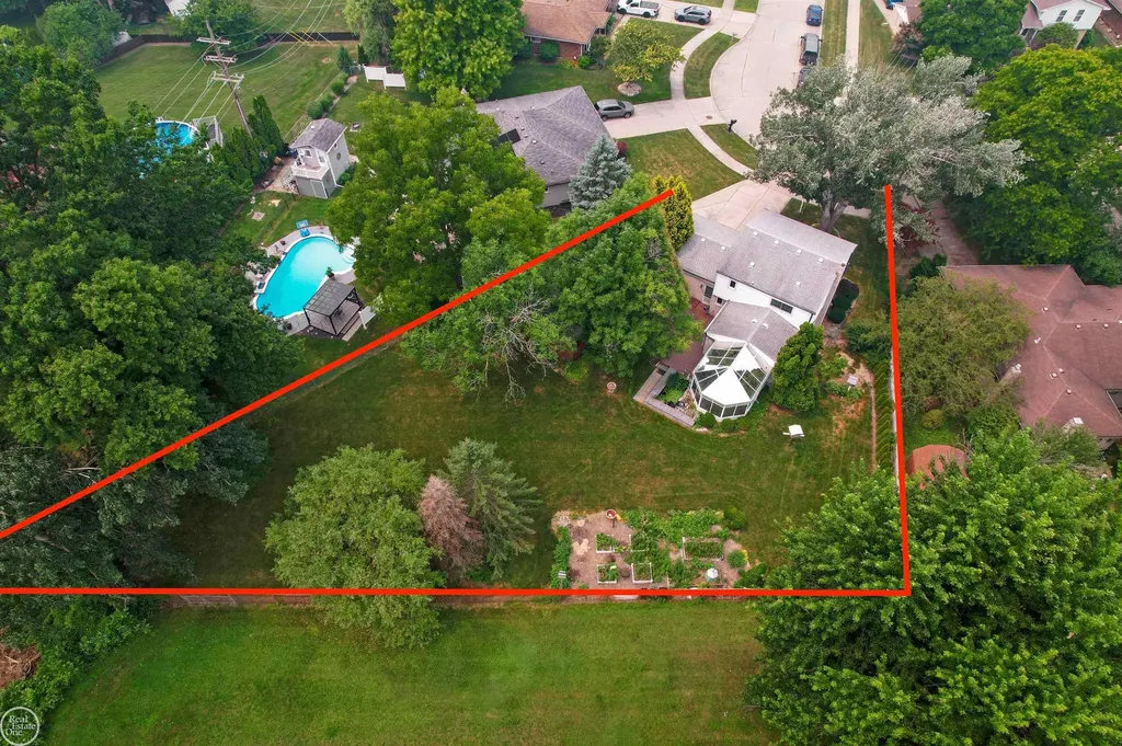 41970 Jason Drive Clinton Charter Township MI 48038