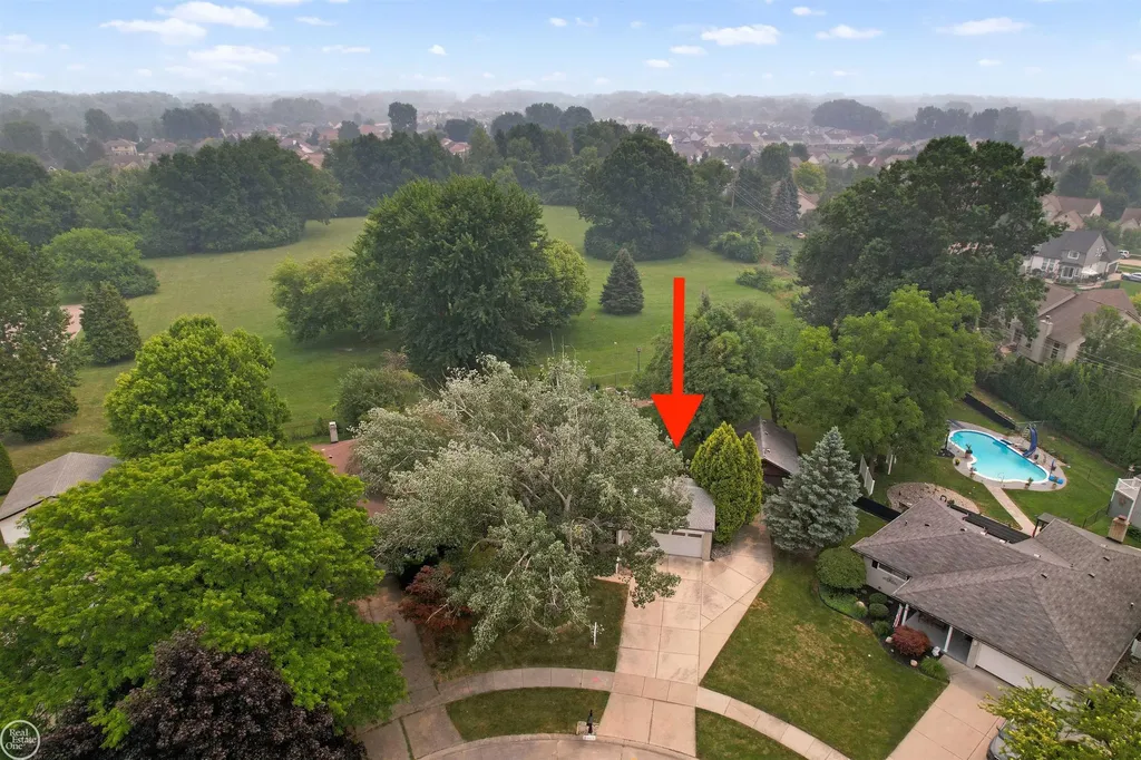 41970 Jason Drive Clinton Charter Township MI 48038