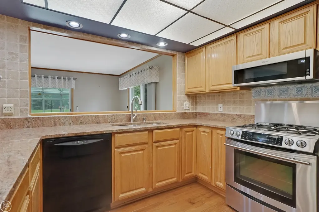 41970 Jason Drive Clinton Charter Township MI 48038