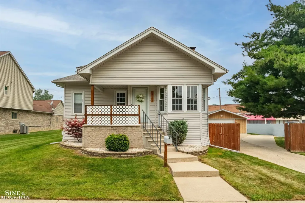18083 Elizabeth Street Roseville City MI 48066