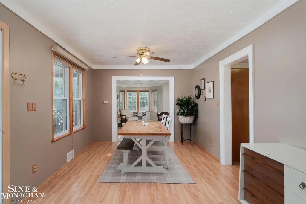 18083 Elizabeth Street Roseville City MI 48066