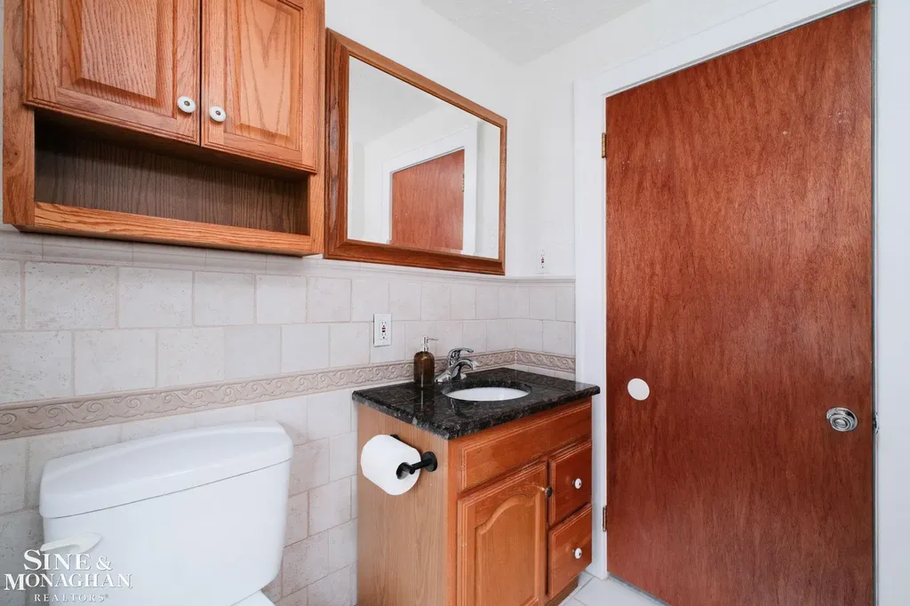 18083 Elizabeth Street Roseville City MI 48066