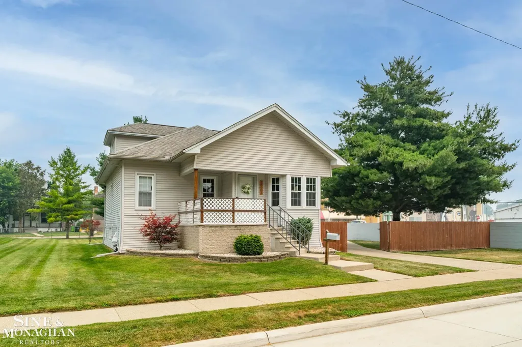 18083 Elizabeth Street Roseville City MI 48066