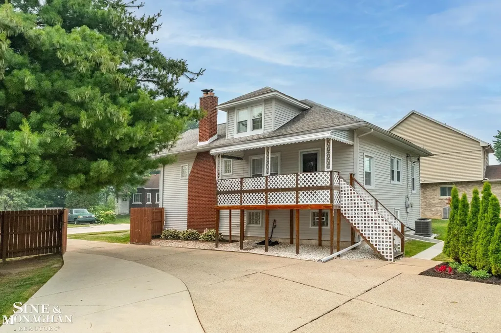 18083 Elizabeth Street Roseville City MI 48066
