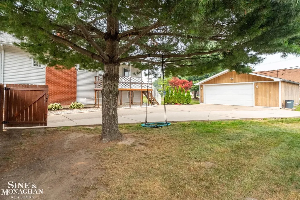 18083 Elizabeth Street Roseville City MI 48066