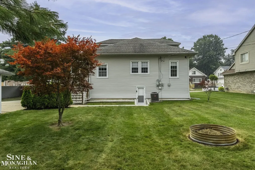 18083 Elizabeth Street Roseville City MI 48066