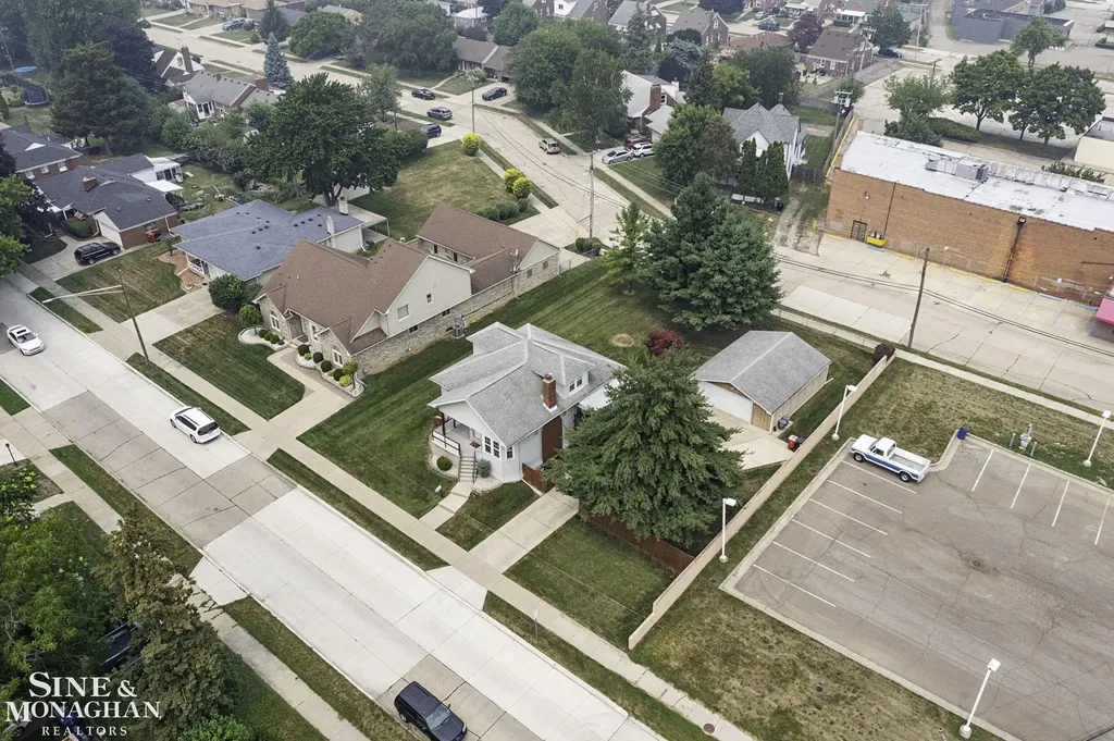 18083 Elizabeth Street Roseville City MI 48066