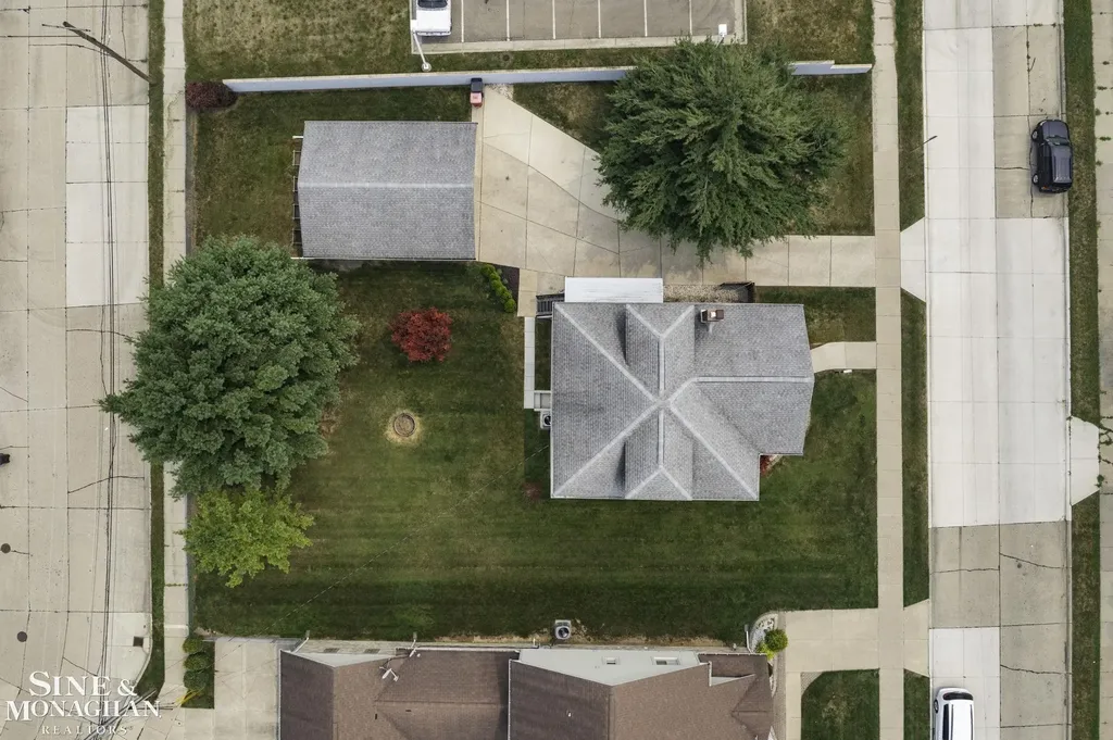 18083 Elizabeth Street Roseville City MI 48066