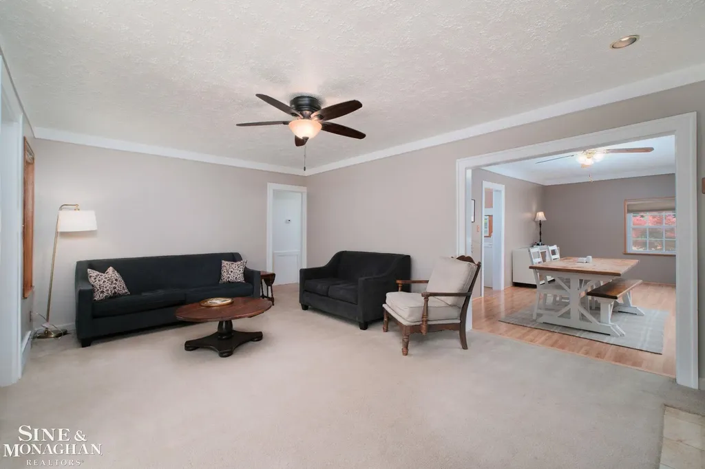 18083 Elizabeth Street Roseville City MI 48066