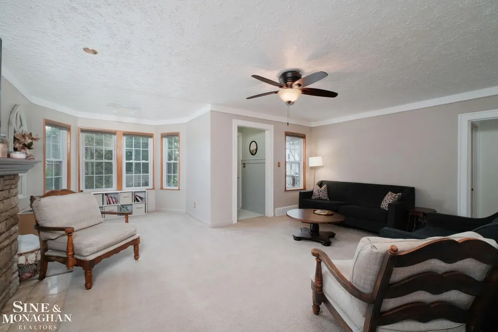 18083 Elizabeth Street Roseville City MI 48066