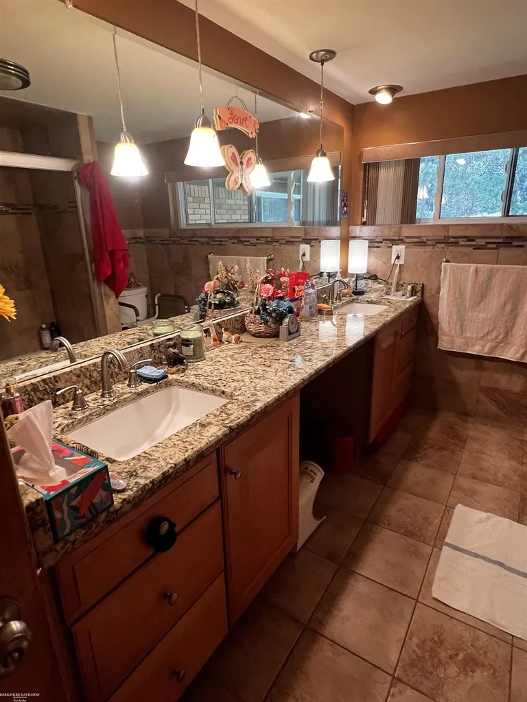 5156 Eastbrook Ct Court Shelby Charter Township MI 48316