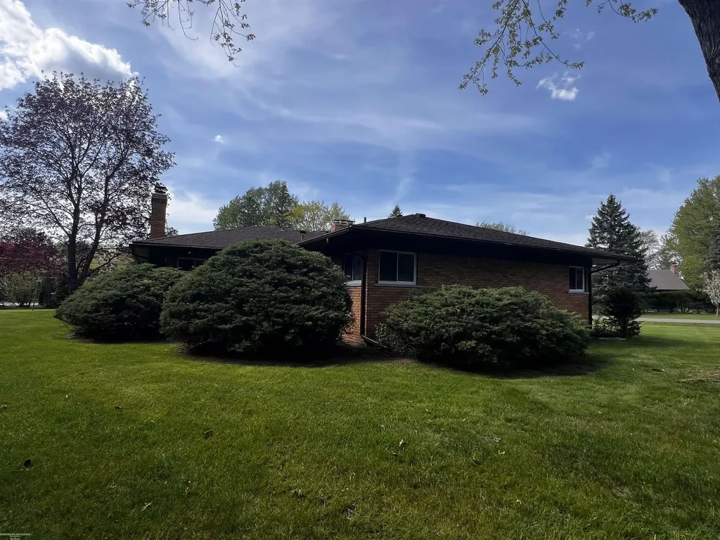 5156 Eastbrook Ct Court Shelby Charter Township MI 48316