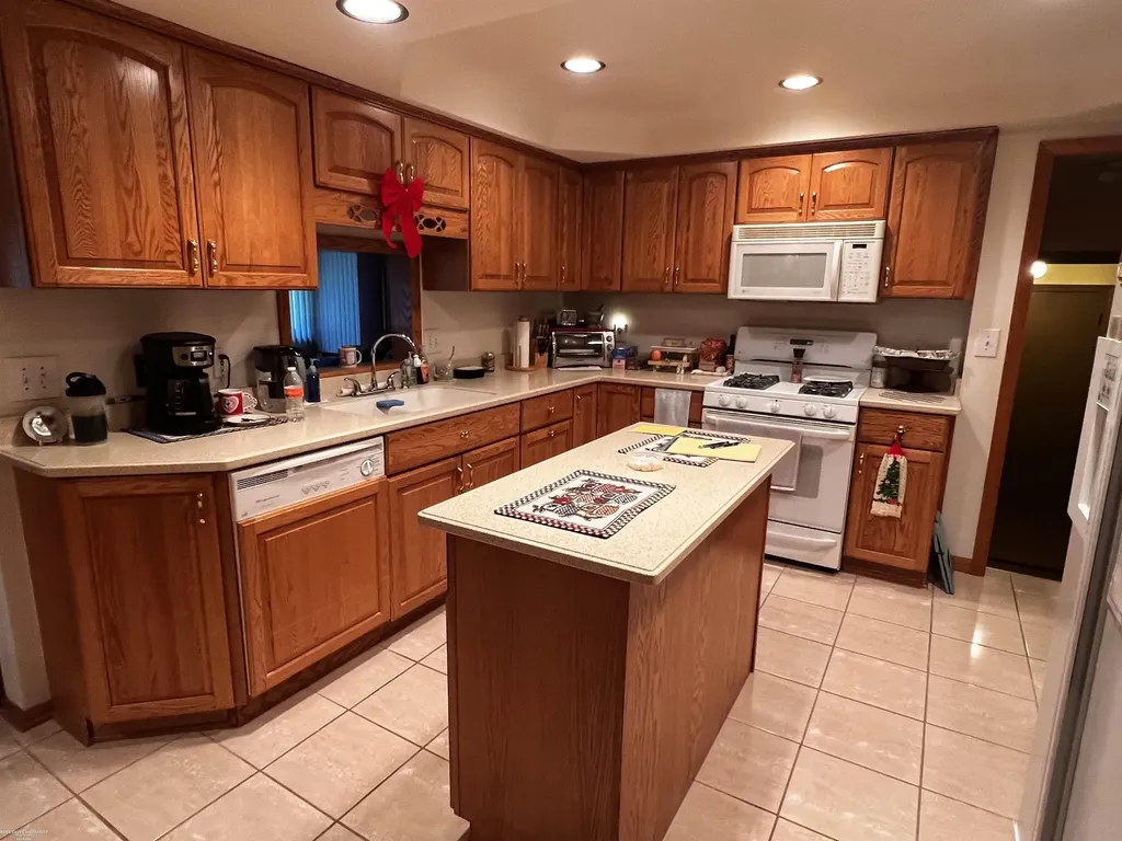 5156 Eastbrook Ct Court Shelby Charter Township MI 48316
