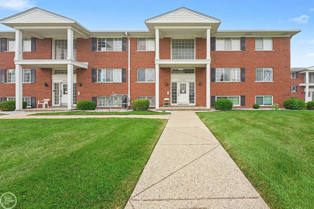 8220 Crestview Drive Sterling Heights City MI 48312