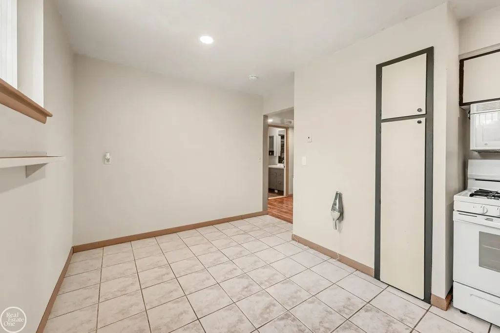 8220 Crestview Drive Sterling Heights City MI 48312