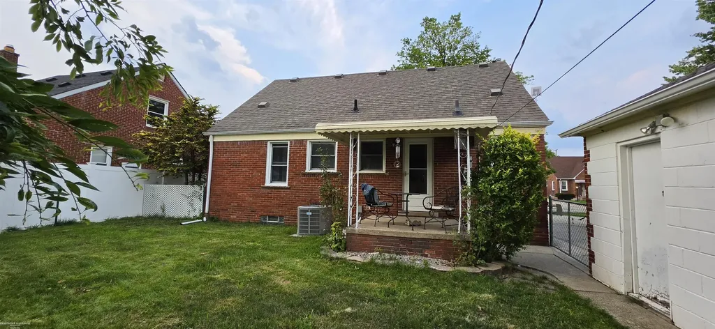 15757 Angelique Avenue Allen Park City MI 48101