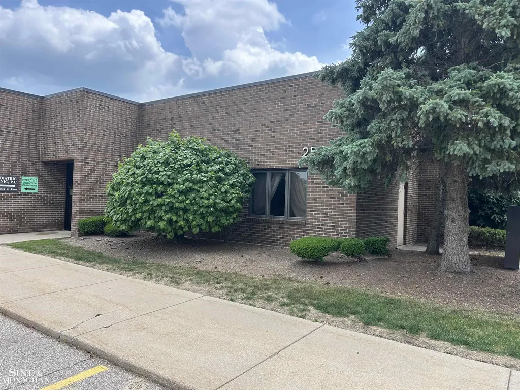 25650 Kelly Road Roseville City MI 48066