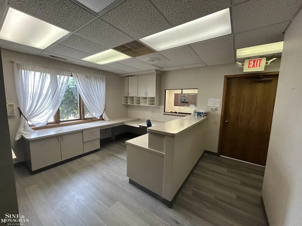 25650 Kelly Road Roseville City MI 48066