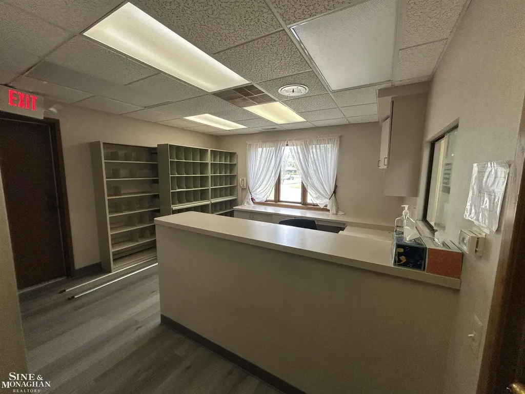 25650 Kelly Road Roseville City MI 48066