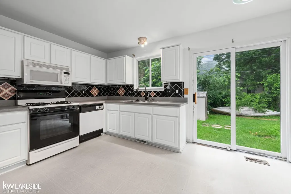 9314 Maple Road Clay Township MI 48001