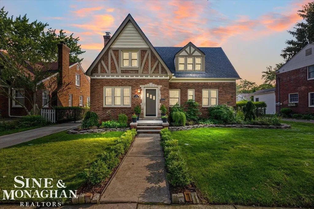 424 Touraine Road Grosse Pointe Farms City MI 48236