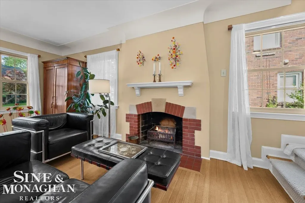 424 Touraine Road Grosse Pointe Farms City MI 48236