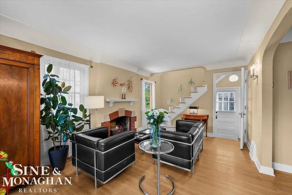424 Touraine Road Grosse Pointe Farms City MI 48236