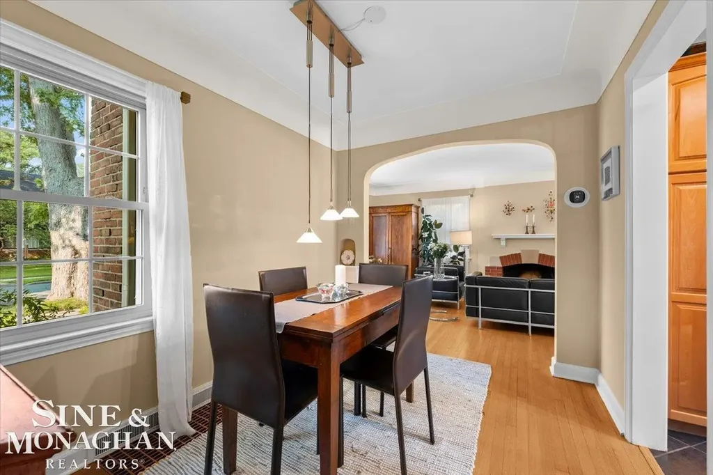 424 Touraine Road Grosse Pointe Farms City MI 48236