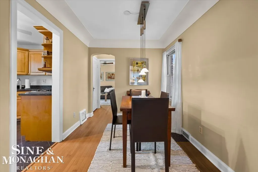 424 Touraine Road Grosse Pointe Farms City MI 48236