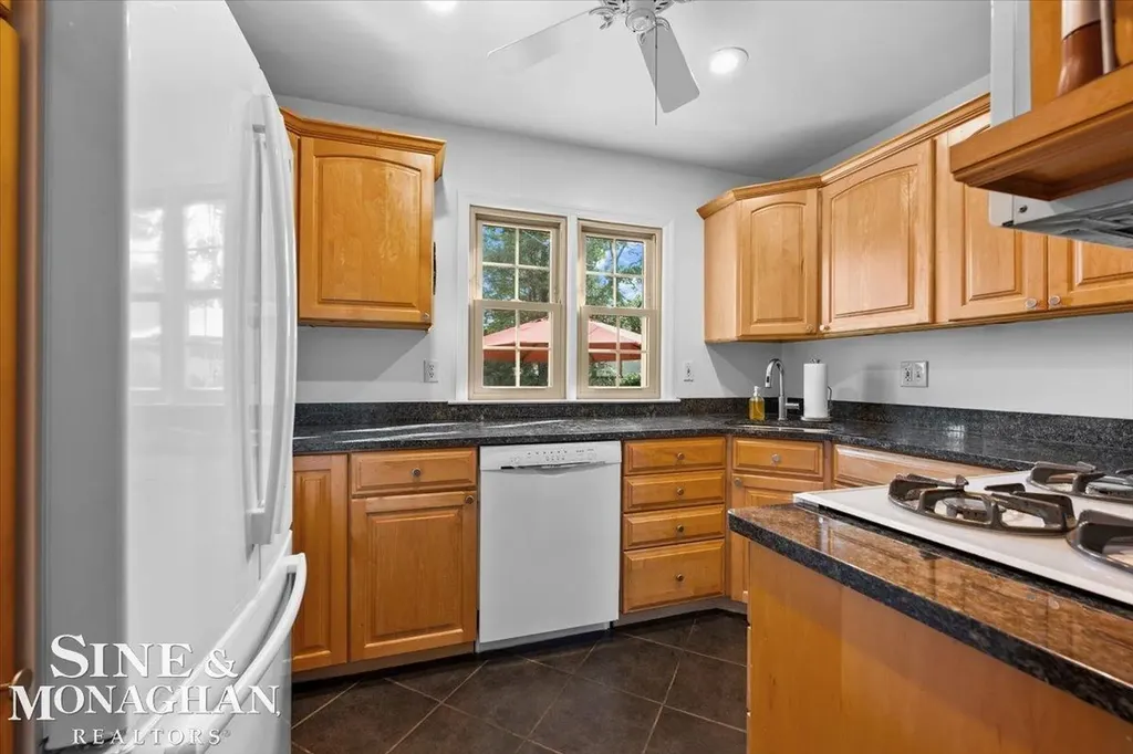 424 Touraine Road Grosse Pointe Farms City MI 48236
