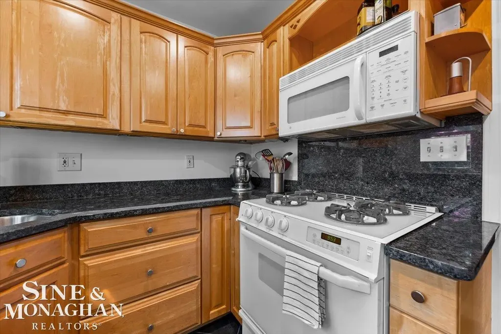 424 Touraine Road Grosse Pointe Farms City MI 48236