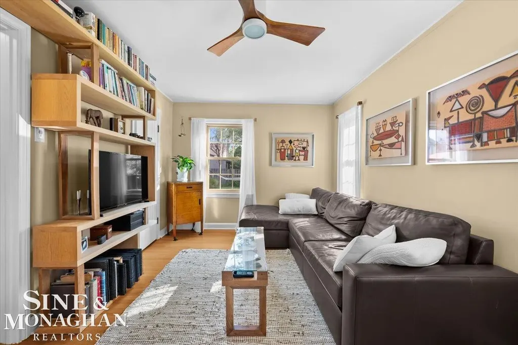 424 Touraine Road Grosse Pointe Farms City MI 48236