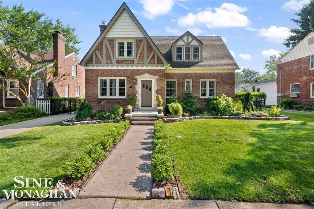 424 Touraine Road Grosse Pointe Farms City MI 48236