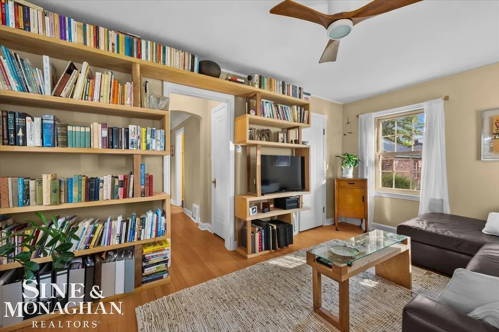 424 Touraine Road Grosse Pointe Farms City MI 48236