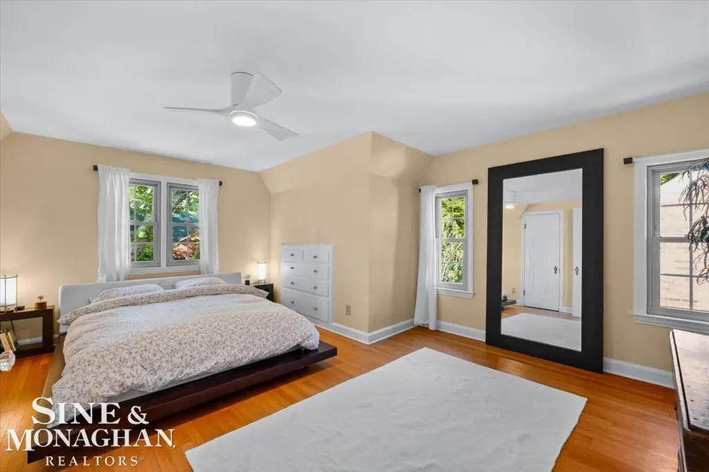 424 Touraine Road Grosse Pointe Farms City MI 48236