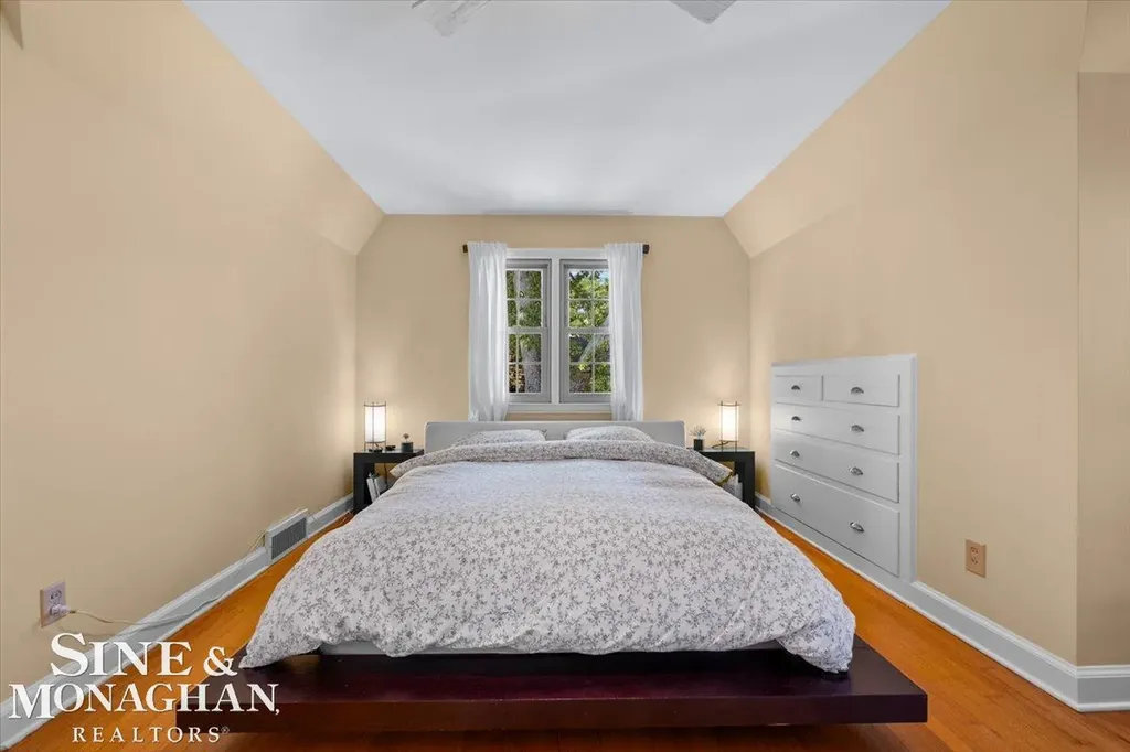424 Touraine Road Grosse Pointe Farms City MI 48236