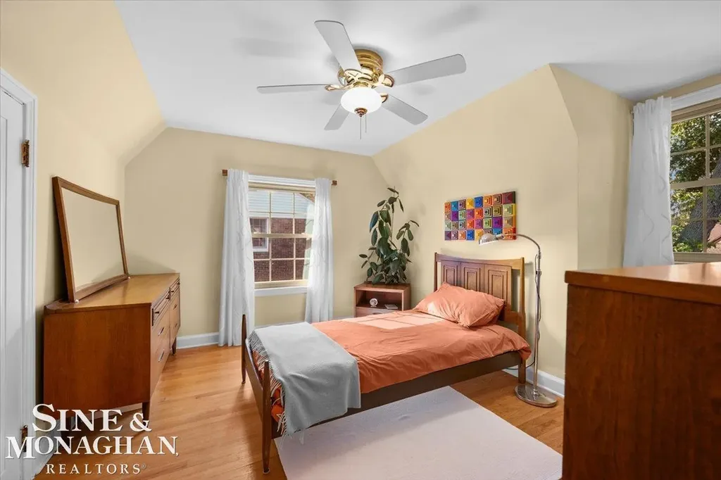 424 Touraine Road Grosse Pointe Farms City MI 48236