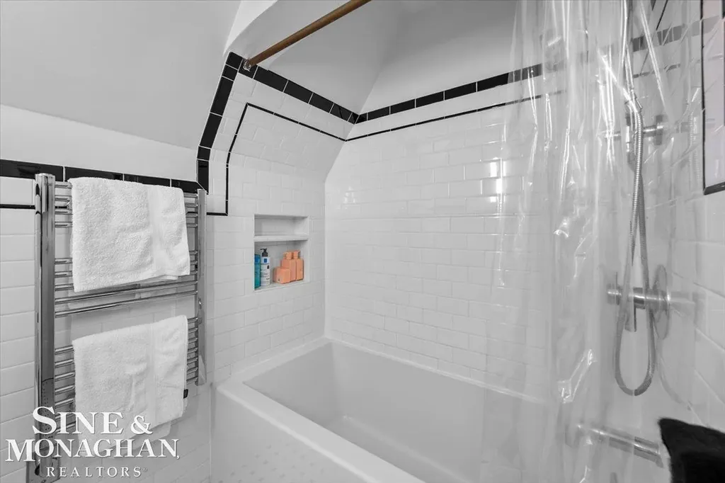 424 Touraine Road Grosse Pointe Farms City MI 48236