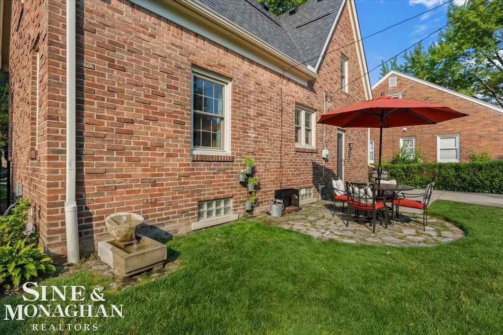 424 Touraine Road Grosse Pointe Farms City MI 48236