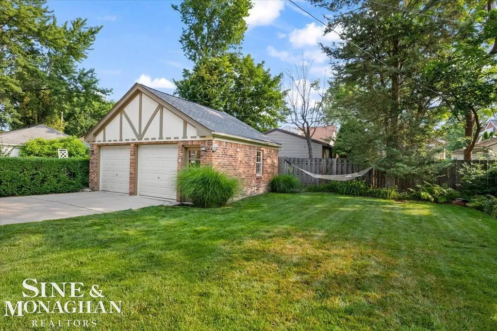 424 Touraine Road Grosse Pointe Farms City MI 48236