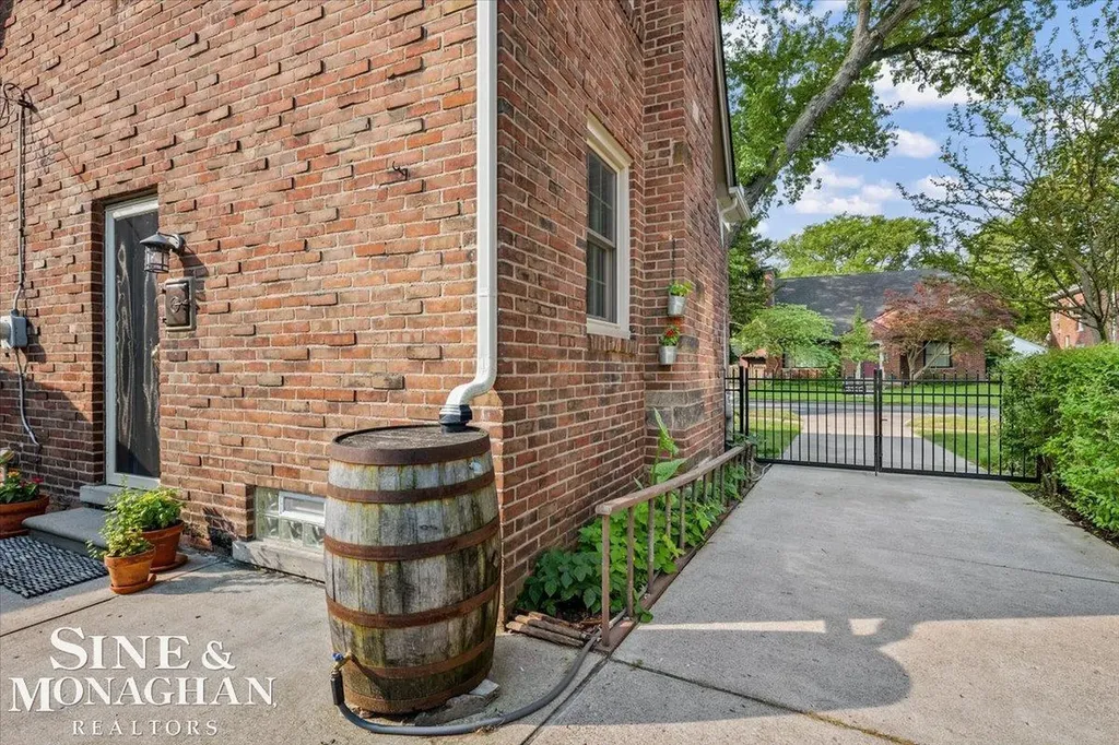 424 Touraine Road Grosse Pointe Farms City MI 48236
