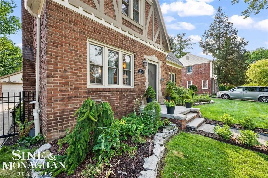 424 Touraine Road Grosse Pointe Farms City MI 48236