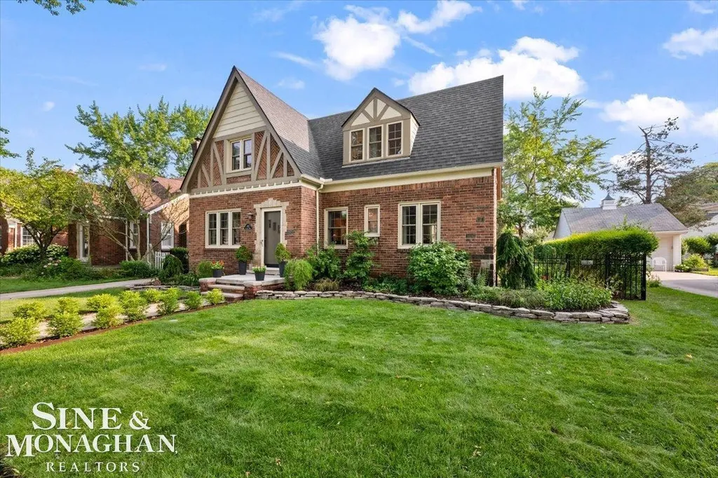 424 Touraine Road Grosse Pointe Farms City MI 48236