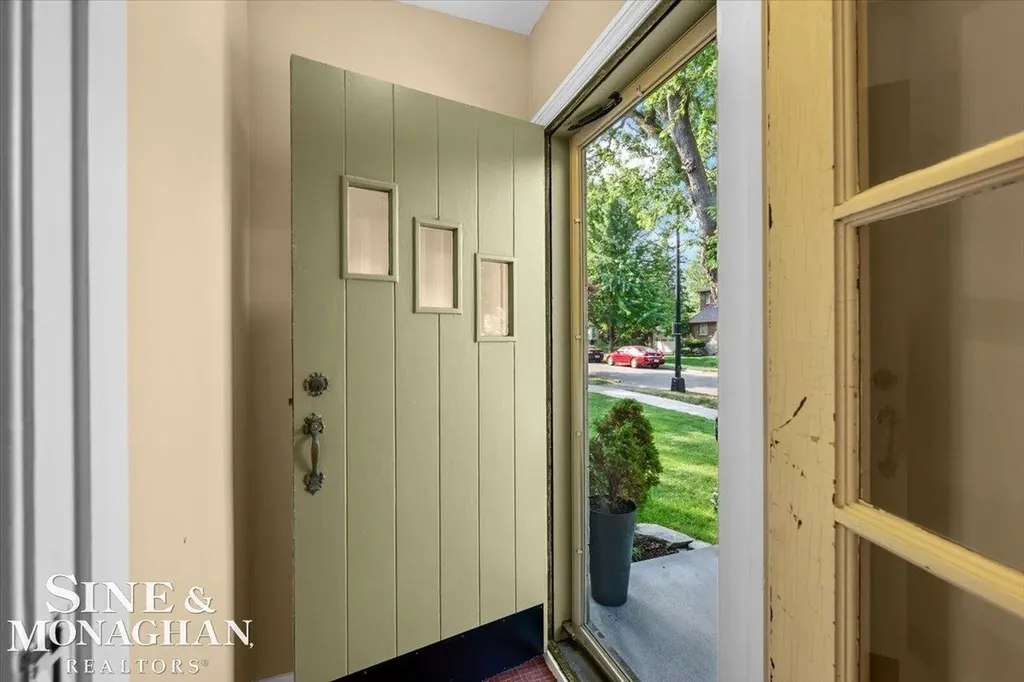 424 Touraine Road Grosse Pointe Farms City MI 48236