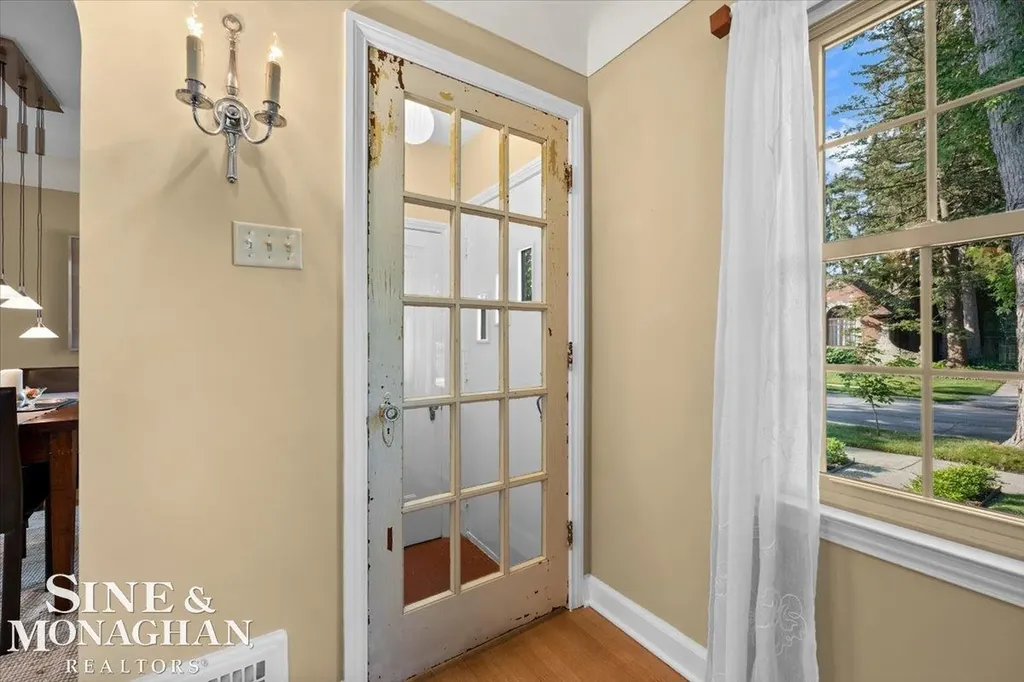 424 Touraine Road Grosse Pointe Farms City MI 48236