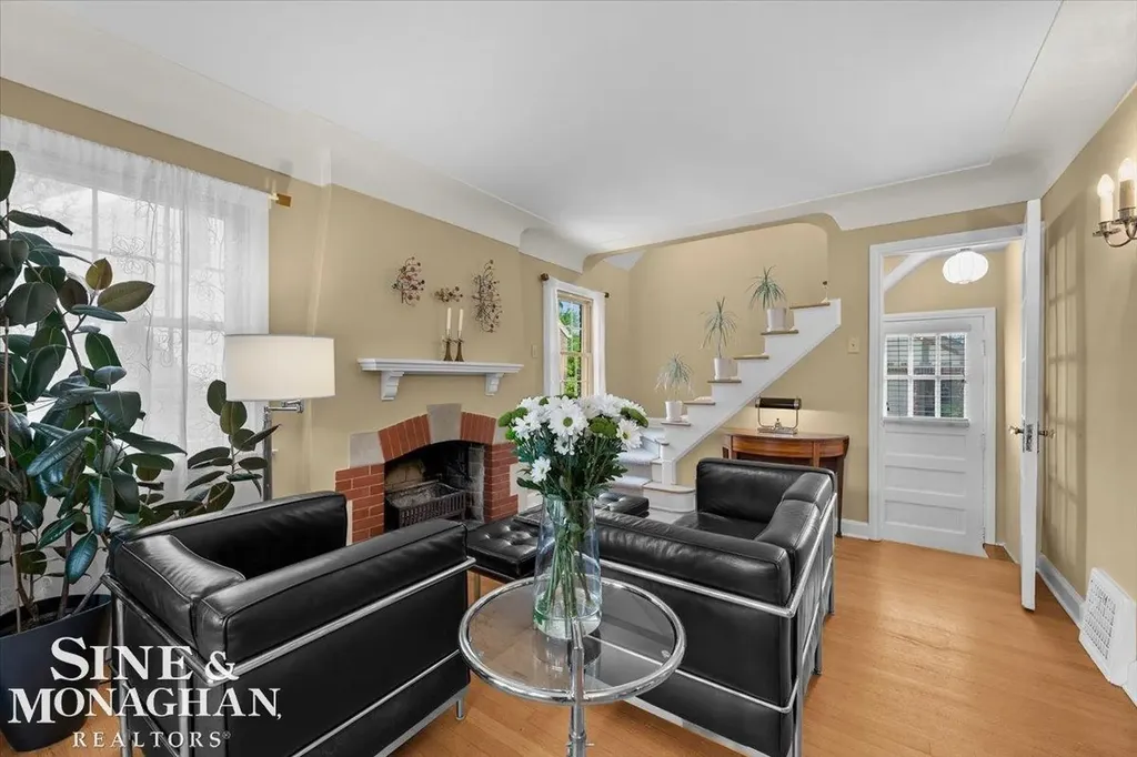 424 Touraine Road Grosse Pointe Farms City MI 48236