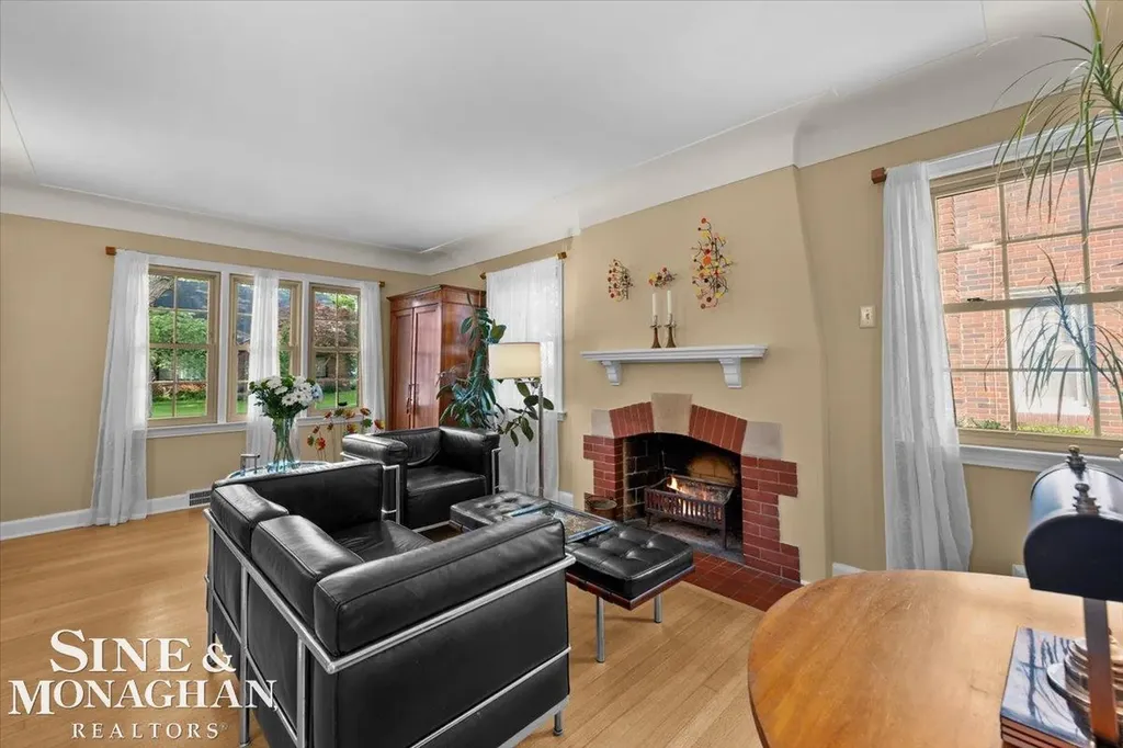 424 Touraine Road Grosse Pointe Farms City MI 48236