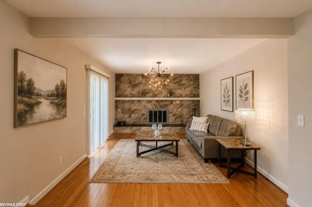 1083 Shallowdale Drive Troy City MI 48085
