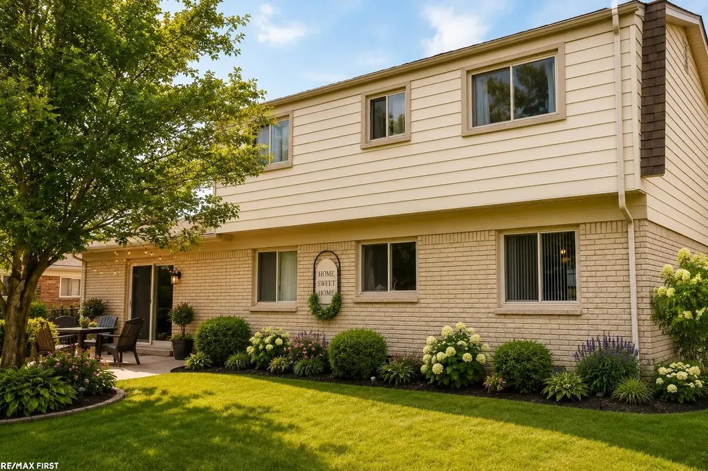 1083 Shallowdale Drive Troy City MI 48085